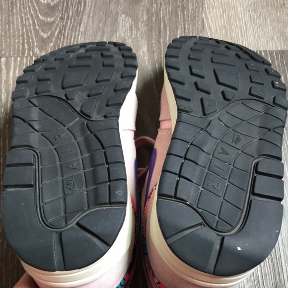 Nike - Picture 8 of 16